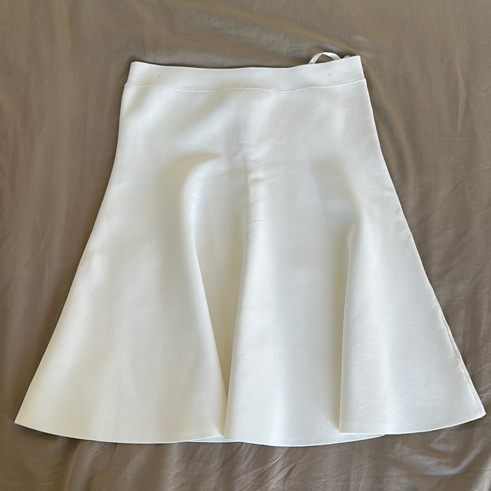 Elegant BCBG Maxazria White A-Line Flowy Skirt, size small